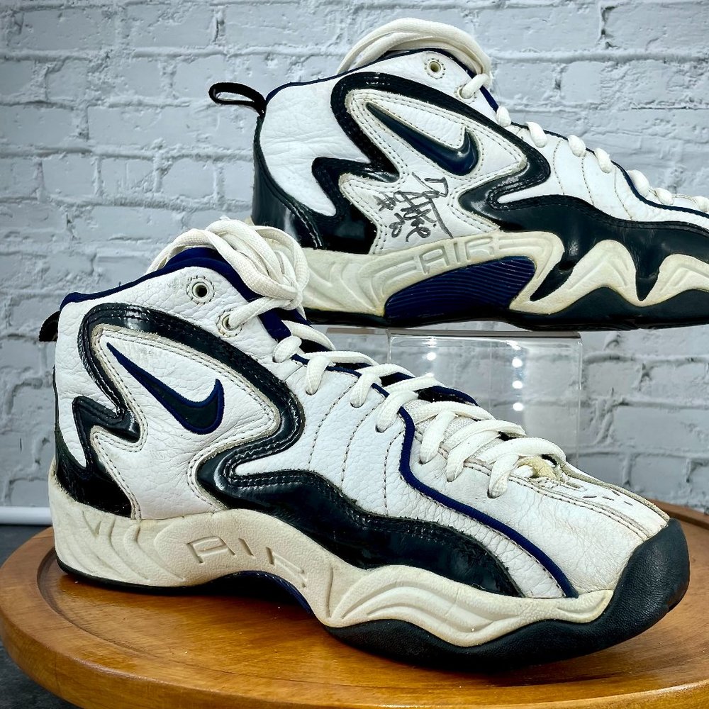 Nike Basketball Shoes, signed by Damon Stoudamire in 1997, Shoe 130927 141